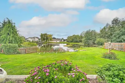 Image de Upscale Home w/ Indoor Sauna on Sunset Pond!