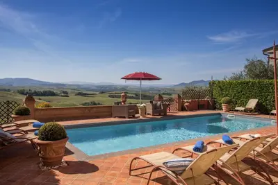 Luxury villa with private pool and stunning views between Pisa and Volterra