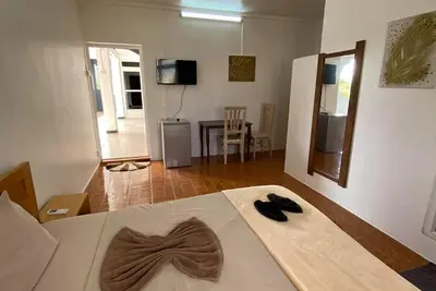 Image de Chambre double (luxe) king size, climatisée, tv écran plat, wifi, réfrigérateur