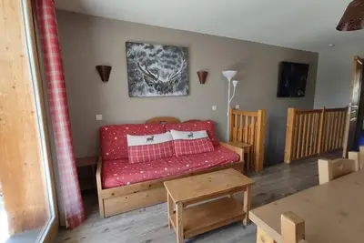 Image de 200m des commerces, 2ème étage, piscine, balcon, parking, télévision, casier à ski, 60m², Vars