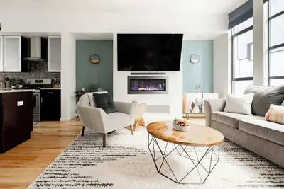 Image de Urban Oasis | Rooftop Delight | Peloton | RiNo