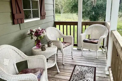 Image de Country Cottage, 40 Acres, Outdoor Kitchen w/ B-que, Campfire, & Horse Stables.
