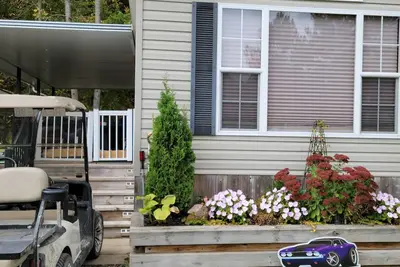 Image de Resort living with cottage lifestyle, close to all that Muskoka offers.