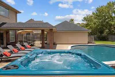 Image de Upscale Cypress Stay Pool, Hot Tub, Ev, Sleeps 20