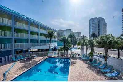 Image de Beach & Pool Resort- 1 Min Walk To Beach