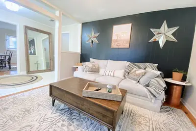 Image de Private Cleveland St. Cottage~Walk Folsom Village