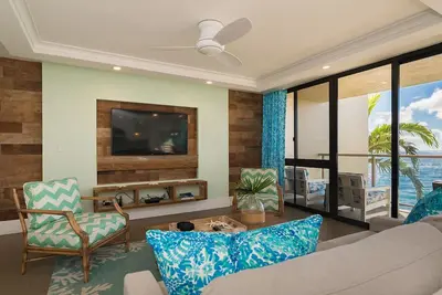 Image de Kuhio Shores designer 2br oceanfront condo w/ Ac