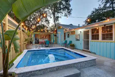 Image de One Lot off the Beach, a Sophisticated Chic East Beach Retreat w Heated Pool