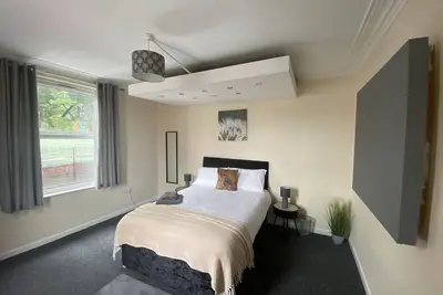Image de Three bedroom modern apartment within a stones throw from the city centre