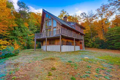 Image de Dog-friendly home with Mt. Washington view, firepit, WiFi, & deck