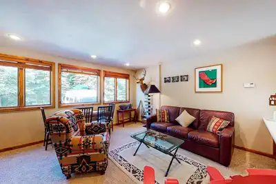 Ski-in/ski-out condo with pool, mountain view, balcony, & easy trail access