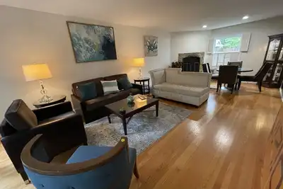 Image de Warm and Cheerful 3 Bedroom Winnetka Townhouse