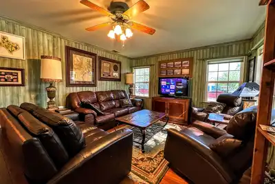 Image de Lone Star House - Beautiful West Texas Charmer - 3 bedrooms; 4 beds; 2 bathrooms
