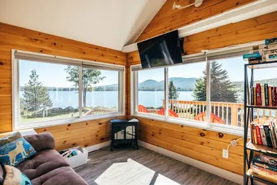 Image de Lakefront, Stunning Home only 30 min to Sugarloaf!