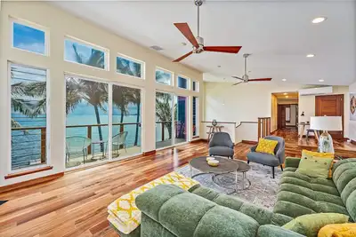 Image de Oceanfront Gem in the Beautiful Kaneohe Dream Home Paradise Family Retreat
