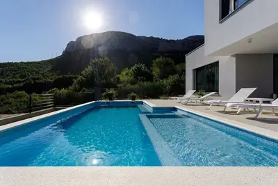 Image de Spacious Villa Elia with 9m x 4, 5m pool with hydromassage, table tennis, fully airconditioned, free WiFi