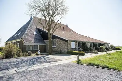 Image de Farmhouse apartment in water-rich Southwest Friesland (Holland)