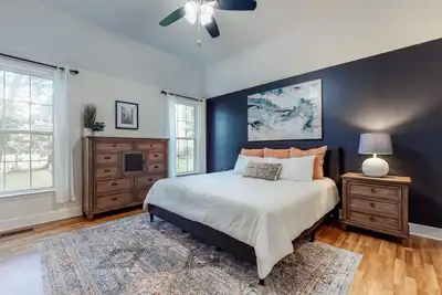 Image de 5 beds | 3 baths | Prime Location