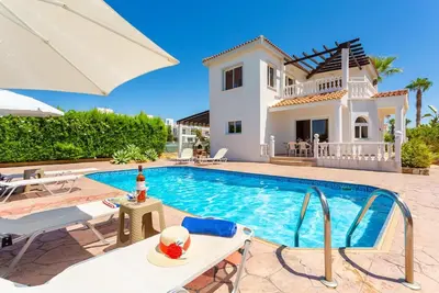 Queens Paradise 1 - Trois Chambres Villa, Couchages 6