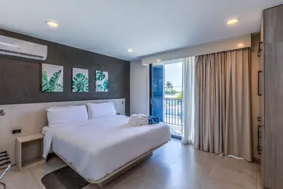 Image de Rooftop Pool w/Lounge Area-2be2ba Sleeps 4 #A8