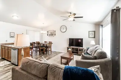 Image de Clean 3 Br 2 Bath- Quiet neighborhood