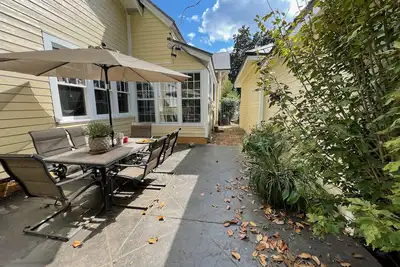 Image de Parsons' Carriage House - Book Now!