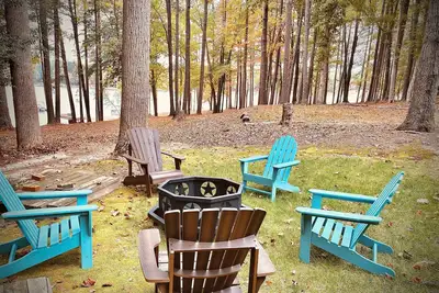 Image de Secluded Lakefront Retreat - Couples and Fisherman’s Paradise with Private Dock
