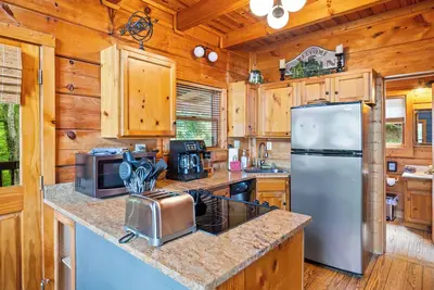 Image de New 15% Off - 10Min to Pkwy+Bunk Beds+HotTub+Views