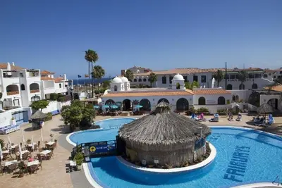 Image de Heated Pool - Newly Refurbished - One Bed Apartment - Next to the Golf Course