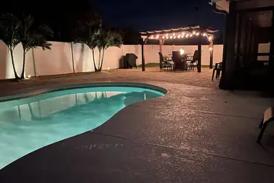 Image de Just minutes from the ocean Lg 4 bedroom with fenced in saltwater pool!