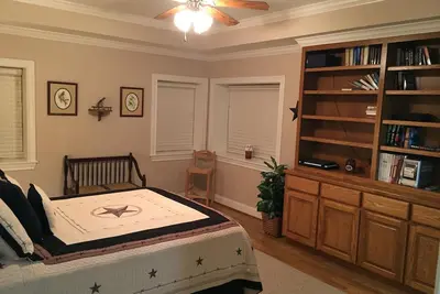 Image de Modern Barndominium on 20 quiet acres 10 miles from Round Top Antique Fair