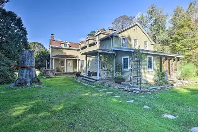 Image de Waterfalls and Trails at 'The Mills At Green Hole'