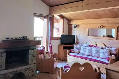 Image de Appartement montagnard spacieux avec balcon, proche pistes et commerces, accès piscine et sauna