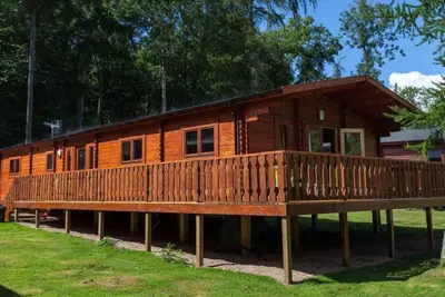 Image de iLodge 73 - Luxury Log Cabin with Hot Tub and Woodburner 🏡