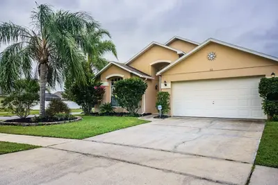 Image de Spacious Home w/ Private Covered Pool & Game Room - Short Drive to Disney World
