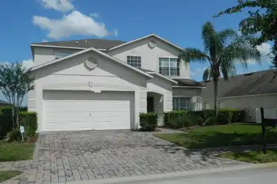 Image de Themed Family Home - Custom Artwork, Pool, Game Room, WiFi - Perfect for Kids