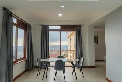 Image de Stunning two bedroom apartment 306 in the hills overlooking Lake Victoria