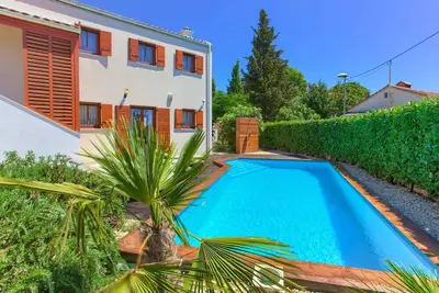 Image de Villa avec climatiseurs et piscine