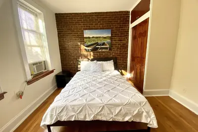 Image de Cozy Brick Apartment Near Everything!