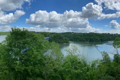 Image de Lakefront, Spacious Townhome: Walk to Marina