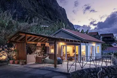 Image de A hideaway by the sea, Casa da Rocha de Baixo