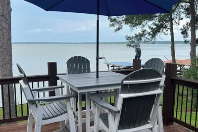 Image de ~ Lakeside Getaway In a Small Town ~