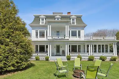 Image de A historic treasure in Southern Maine, very unique and spacious