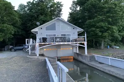 Image de Cayuga Lake Front Home