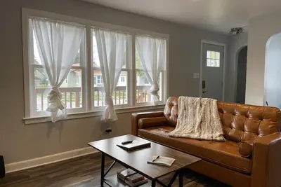 Image de Beach House- 3 blocks to beach, Huge patio, Sauna, Fire Pit and 2 bikes! 🚲🔥🌊