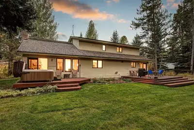 Image de Abode at Fish Creek | Mountain Escape | Ideal Location | Private Hot Tub