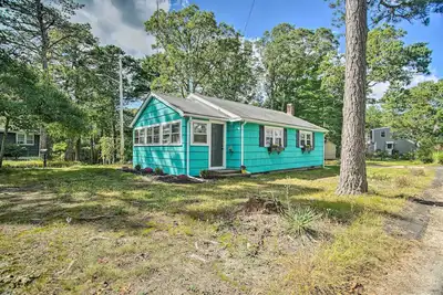 Image de Buttermilk Cottage in Cape Cod: Steps to Beach
