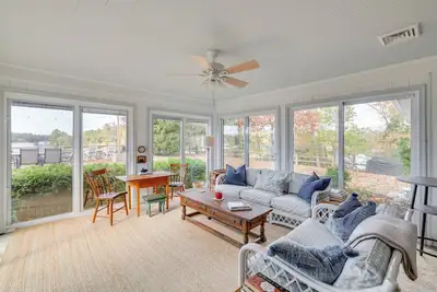 Image de Waterfront Lancaster House w/ Grill & Dock Access!