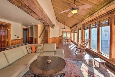 Image de Unique Gilford Home w/ Sunroom < 3 Mi to Lake