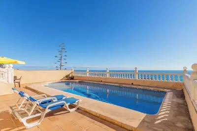 Villa \"Casa Dalias\" avec Piscine, Wi-Fi, Jardin et Terrasse